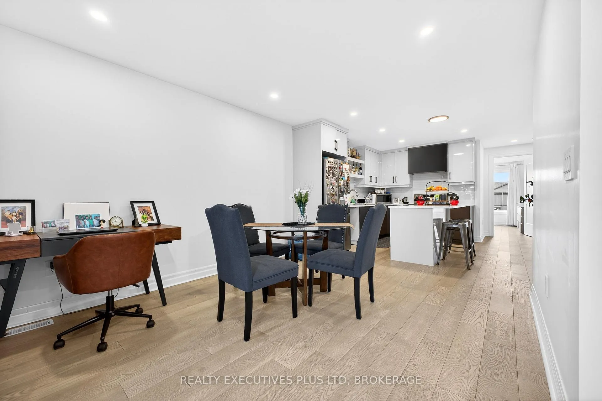 Photo 18 of 7446 Parkside Road, Niagara Falls, Brown — HOMEH