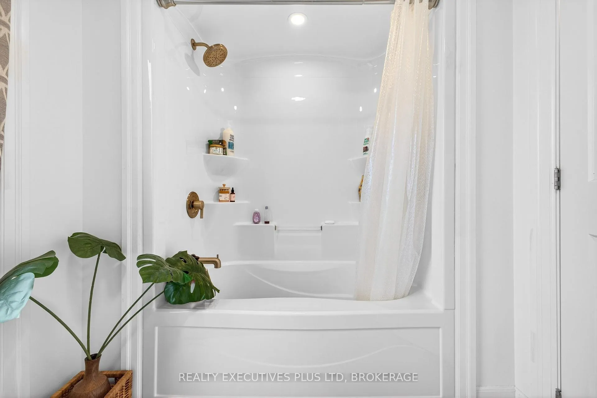 Photo 26 of 7446 Parkside Road, Niagara Falls, Brown — HOMEH