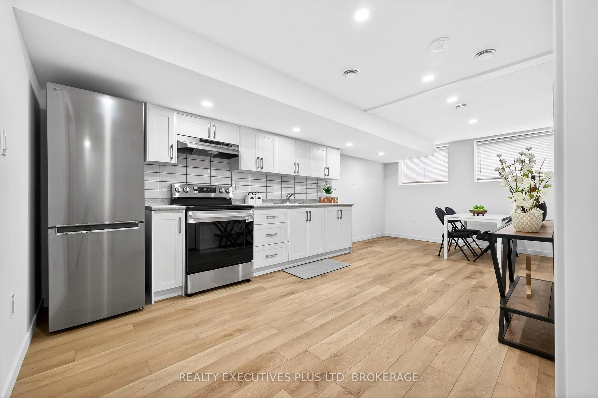 Photo 30 of 7446 Parkside Road, Niagara Falls, Brown — HOMEH