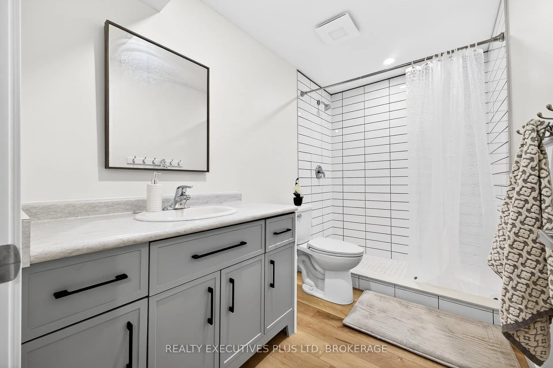 Photo 35 of 7446 Parkside Road, Niagara Falls, Brown — HOMEH