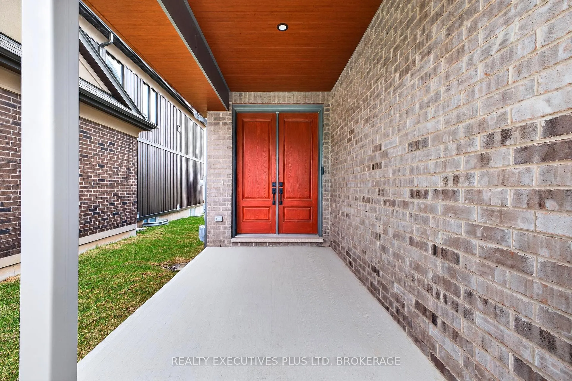 Photo 43 of 7446 Parkside Road, Niagara Falls, Brown — HOMEH