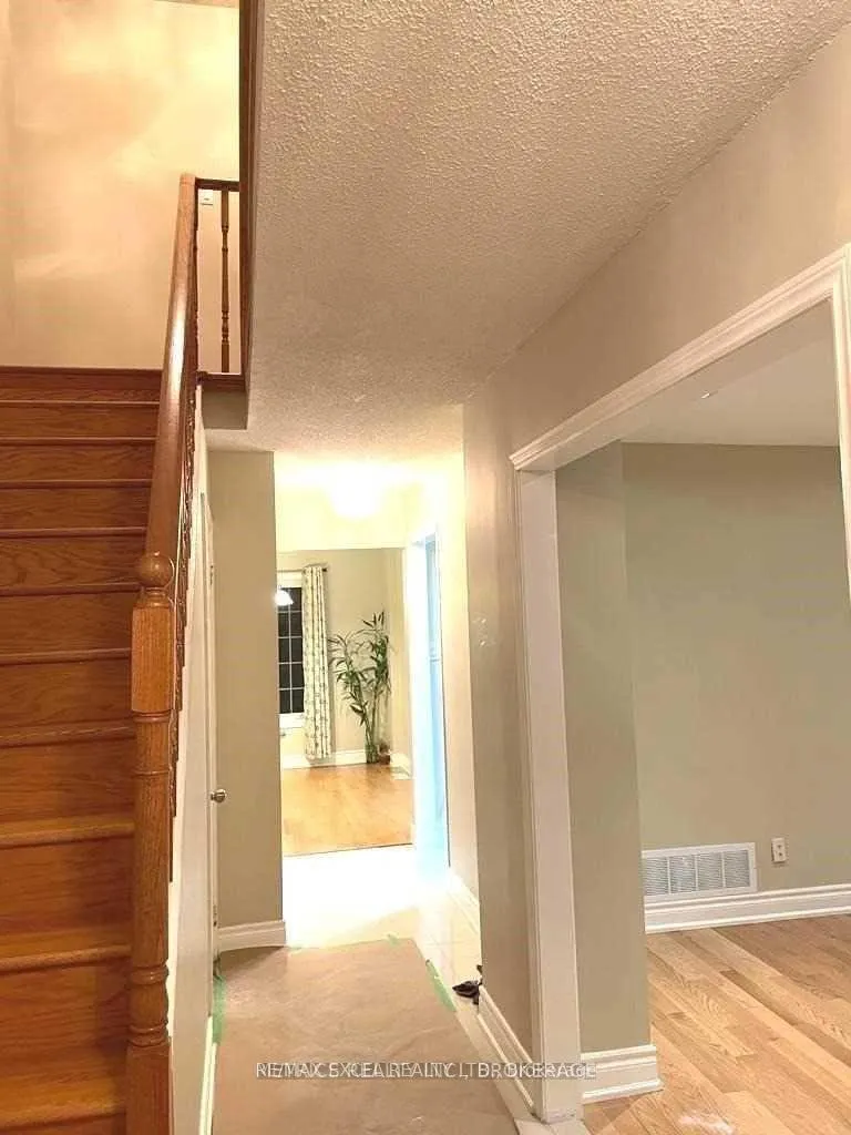 Photo 2 of Unit Upper, 102 Galbraith Crescent, Markham, Milliken Mills East — HOMEH