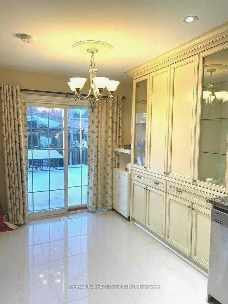 Photo 4 of Unit Upper, 102 Galbraith Crescent, Markham, Milliken Mills East — HOMEH