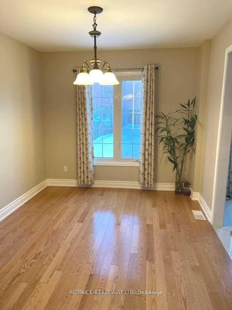 Photo 5 of Unit Upper, 102 Galbraith Crescent, Markham, Milliken Mills East — HOMEH