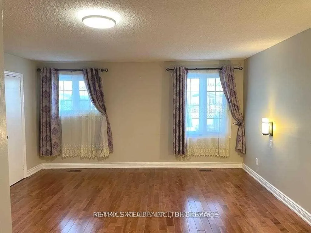 Photo 6 of Unit Upper, 102 Galbraith Crescent, Markham, Milliken Mills East — HOMEH