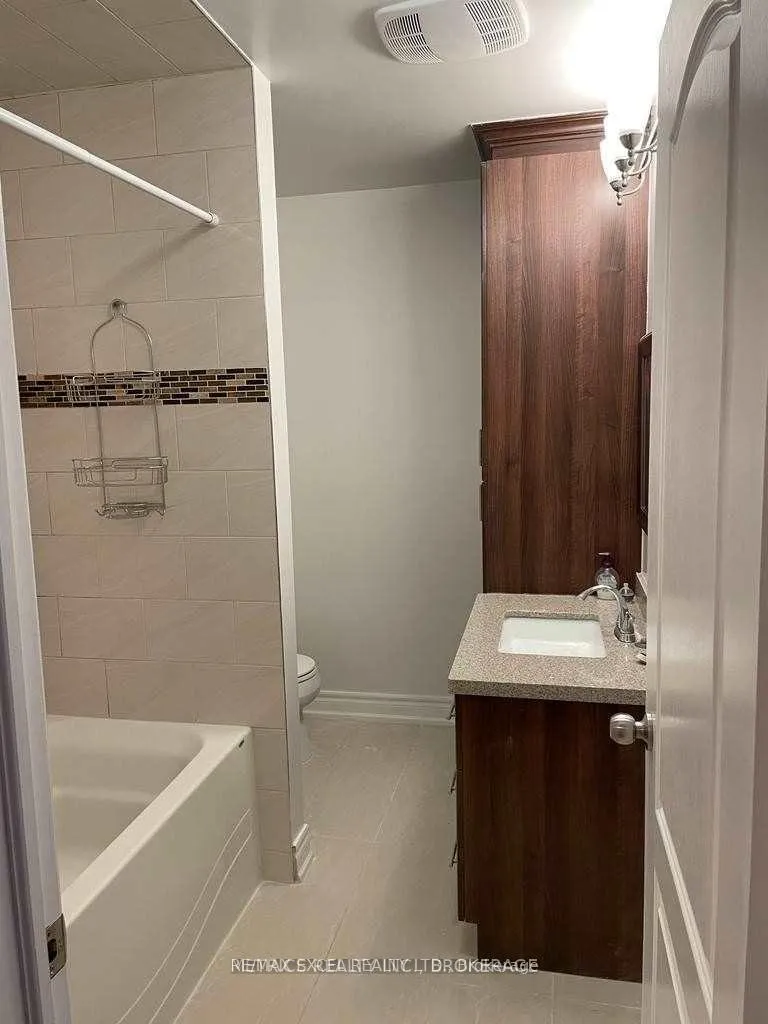 Photo 7 of Unit Upper, 102 Galbraith Crescent, Markham, Milliken Mills East — HOMEH