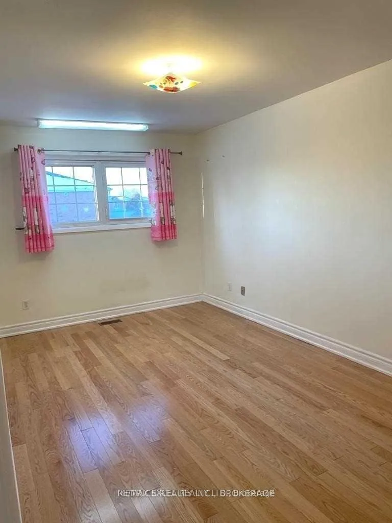Photo 9 of Unit Upper, 102 Galbraith Crescent, Markham, Milliken Mills East — HOMEH