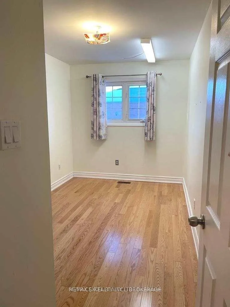 Photo 10 of Unit Upper, 102 Galbraith Crescent, Markham, Milliken Mills East — HOMEH