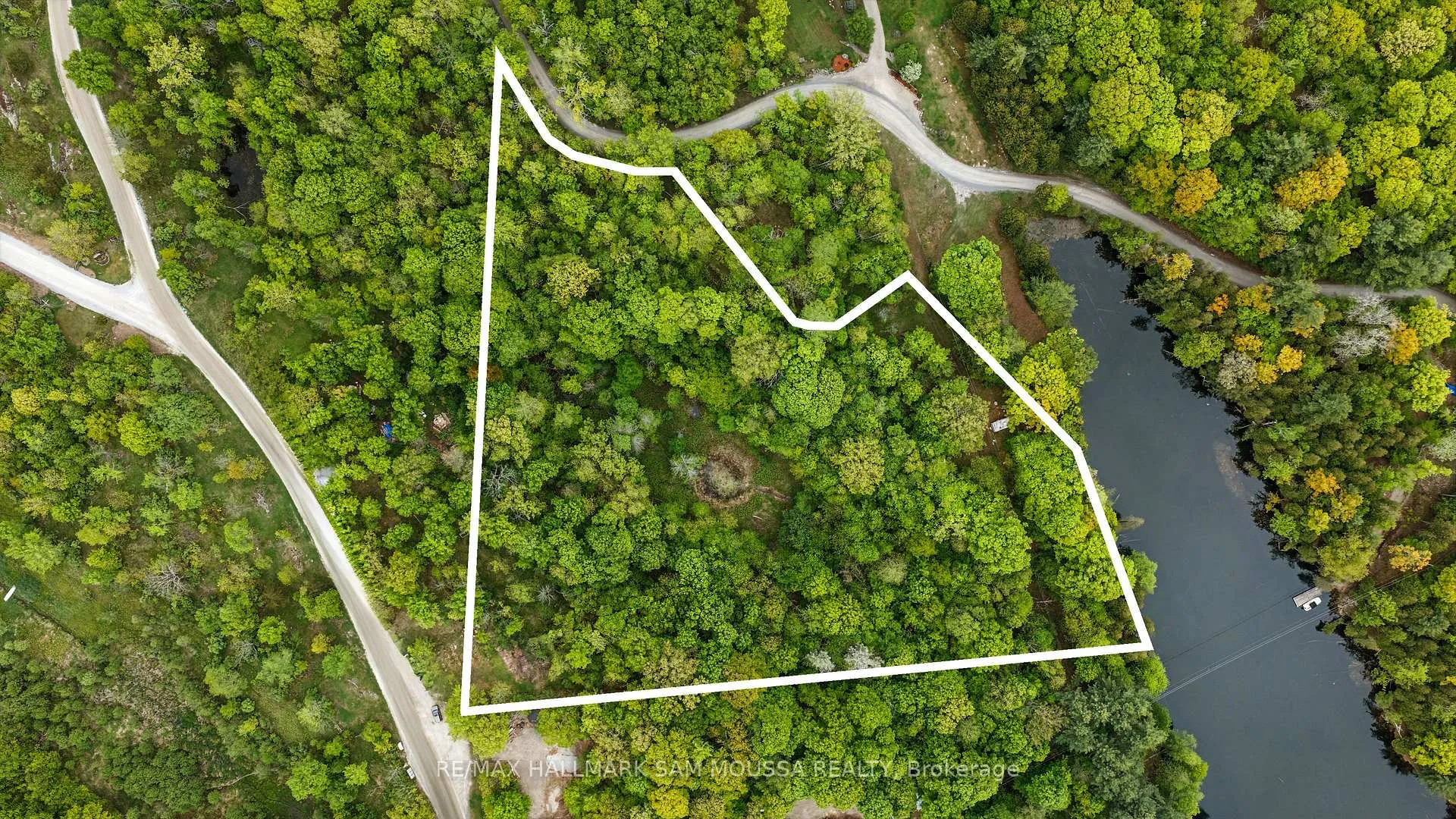 Photo 1 of 525 Miner's Point Drive, Tay Valley, Bathurst/Burgess & Sherbrooke (North Burgess) Twp — HOMEH