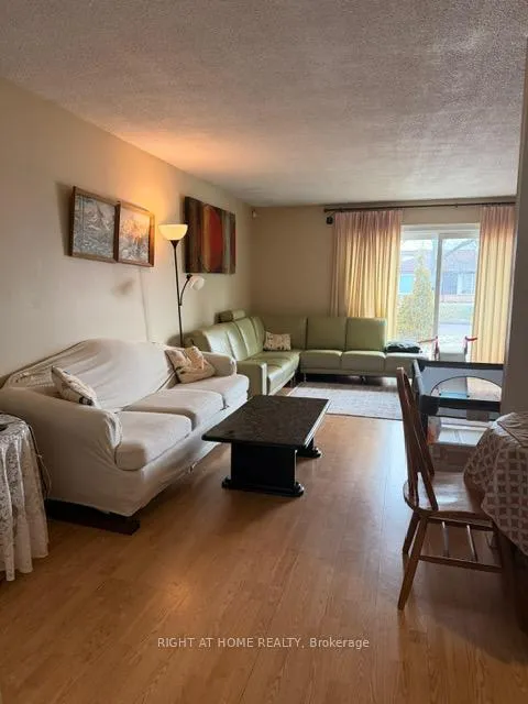 Photo 6 of 402 Chandos Court, Oshawa, Lakeview — HOMEH