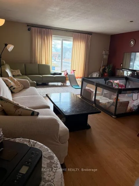 Photo 8 of 402 Chandos Court, Oshawa, Lakeview — HOMEH