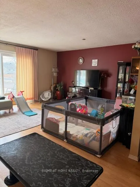 Photo 9 of 402 Chandos Court, Oshawa, Lakeview — HOMEH