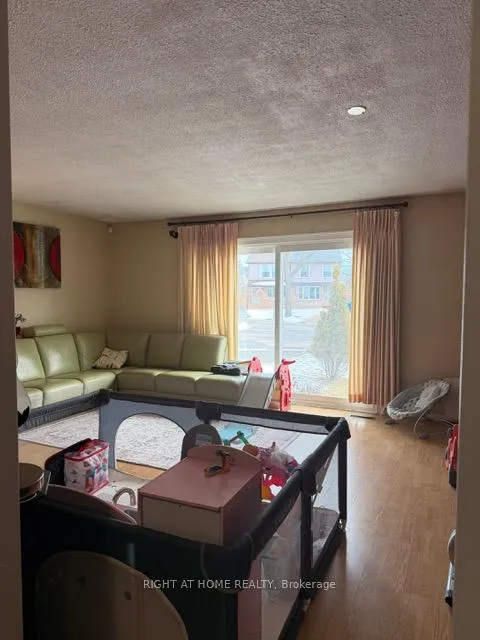Photo 10 of 402 Chandos Court, Oshawa, Lakeview — HOMEH