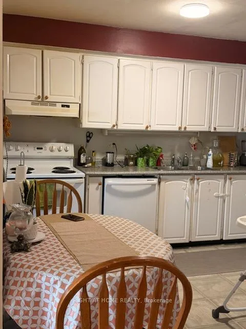 Photo 12 of 402 Chandos Court, Oshawa, Lakeview — HOMEH