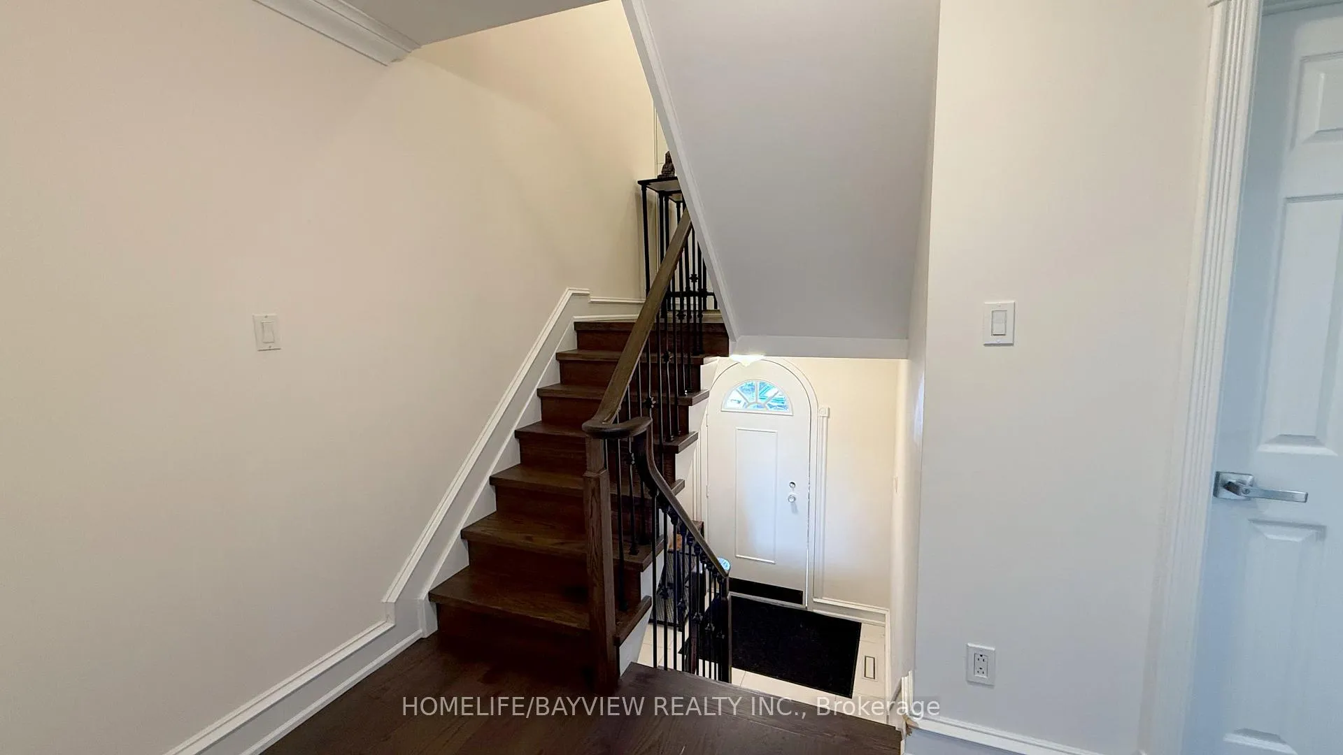 Photo 3 of 85 Crimson Millway, North York, St. Andrew-Windfields — HOMEH