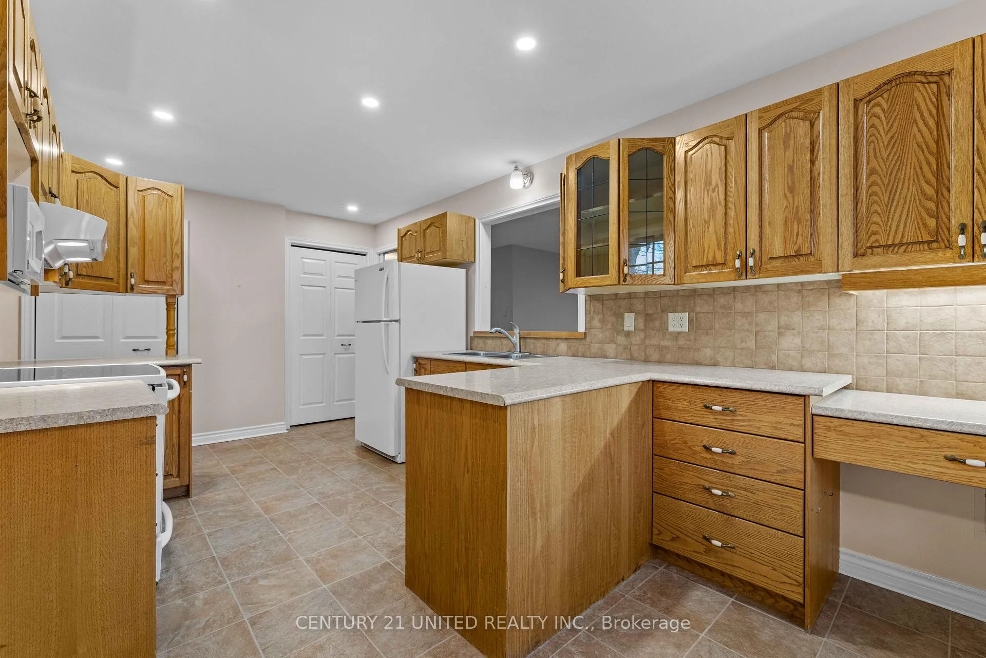 Photo 20 of Unit 3, 660 Whitaker Street, Peterborough, Ashburnham Ward 4 — HOMEH