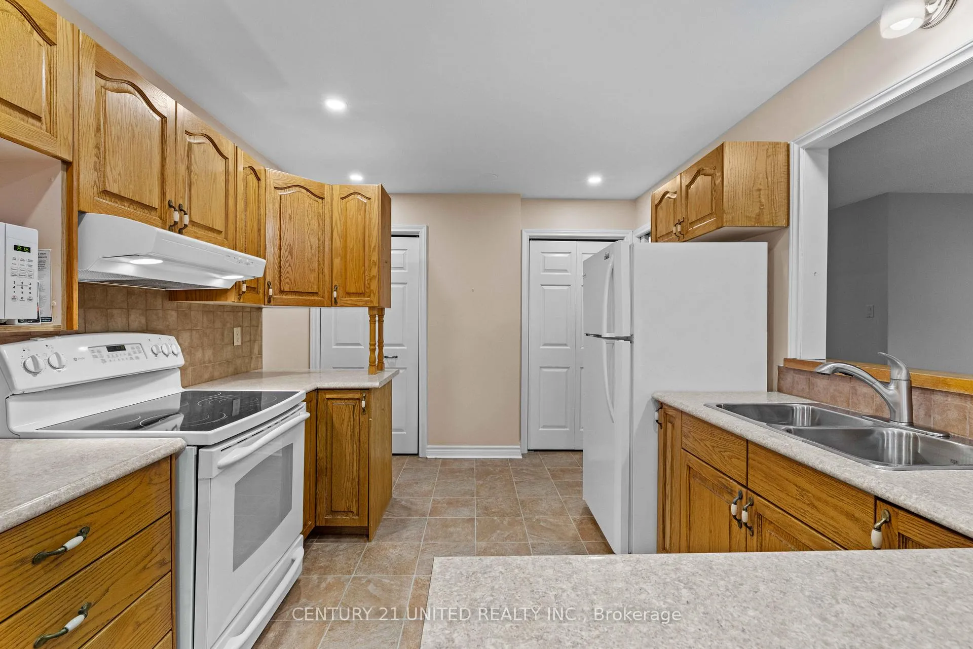Photo 21 of Unit 3, 660 Whitaker Street, Peterborough, Ashburnham Ward 4 — HOMEH