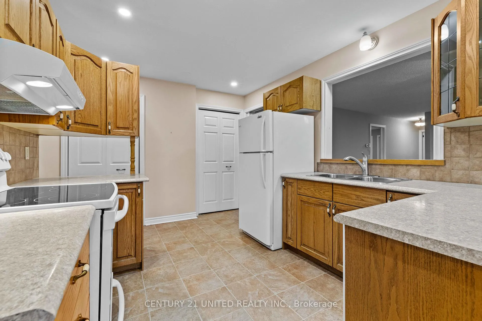 Photo 23 of Unit 3, 660 Whitaker Street, Peterborough, Ashburnham Ward 4 — HOMEH