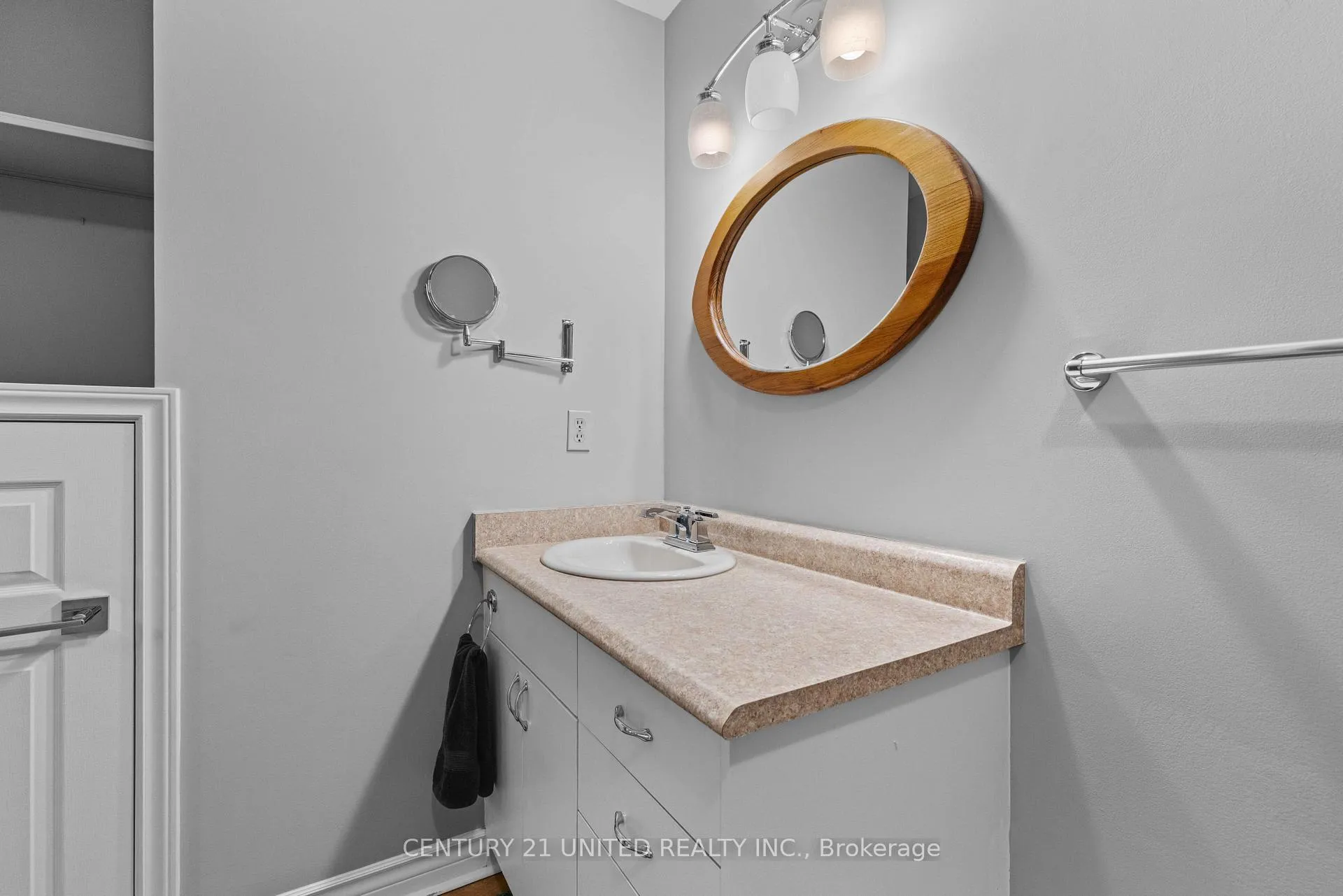 Photo 26 of Unit 3, 660 Whitaker Street, Peterborough, Ashburnham Ward 4 — HOMEH
