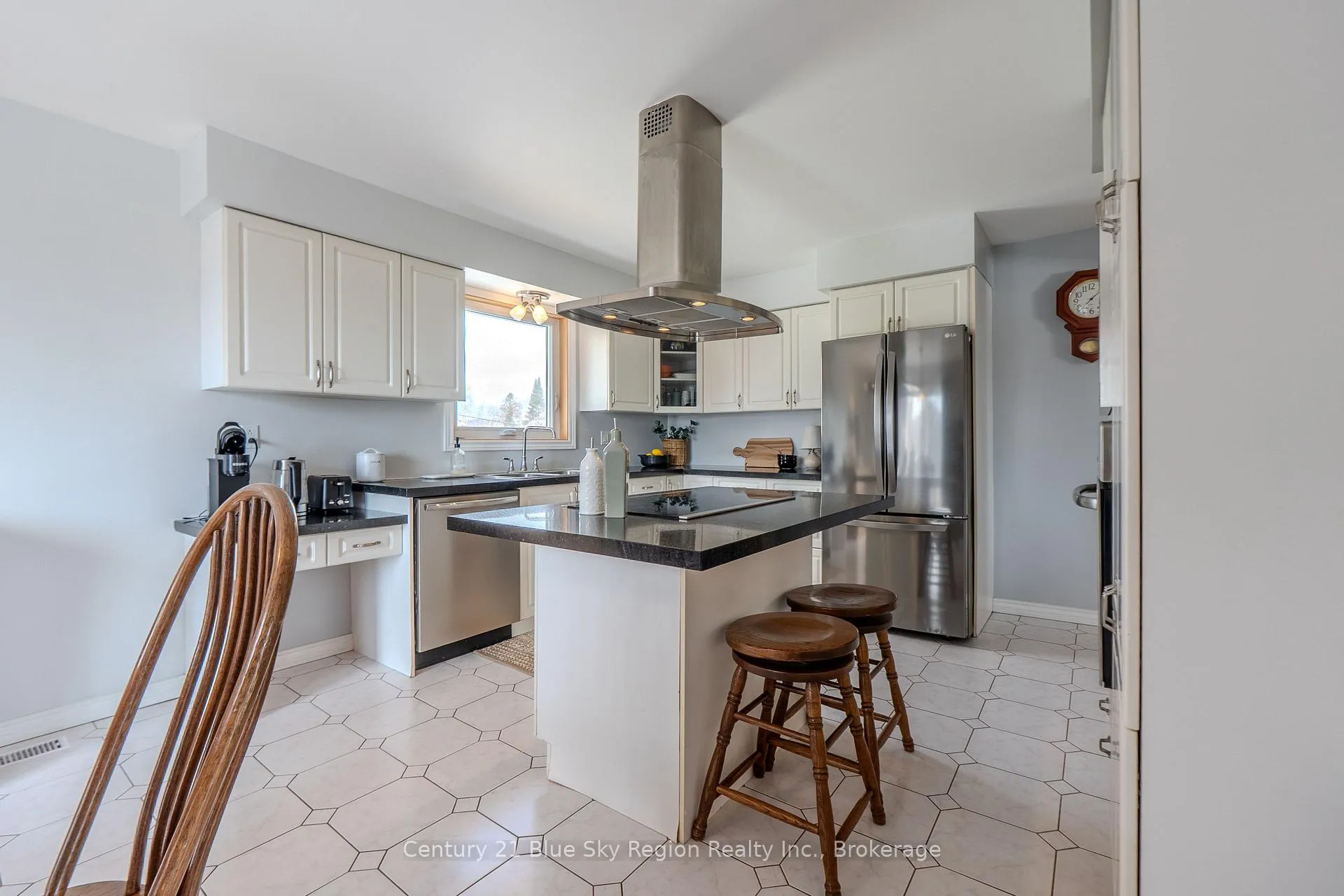 Photo 13 of 85 Shallot Crescent, North Bay, Birchaven — HOMEH