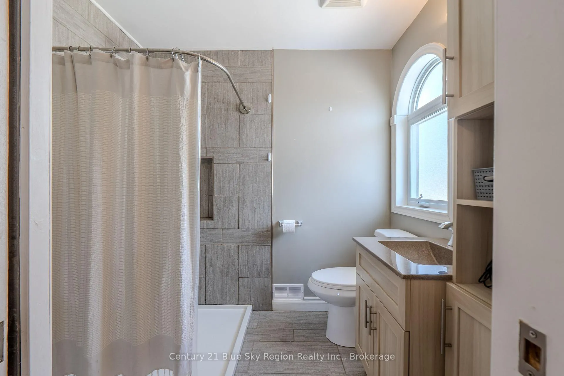 Photo 18 of 85 Shallot Crescent, North Bay, Birchaven — HOMEH