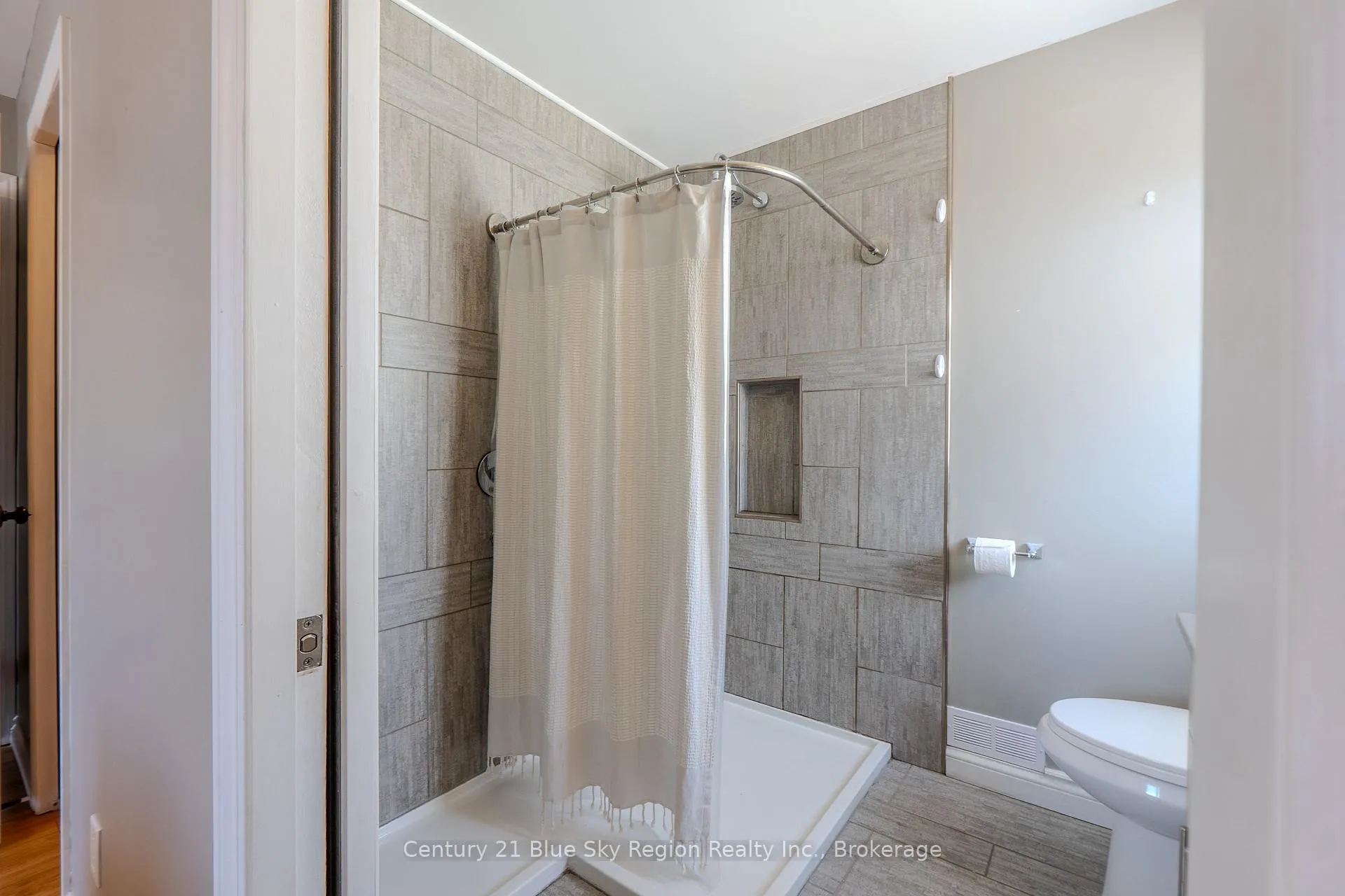 Photo 19 of 85 Shallot Crescent, North Bay, Birchaven — HOMEH
