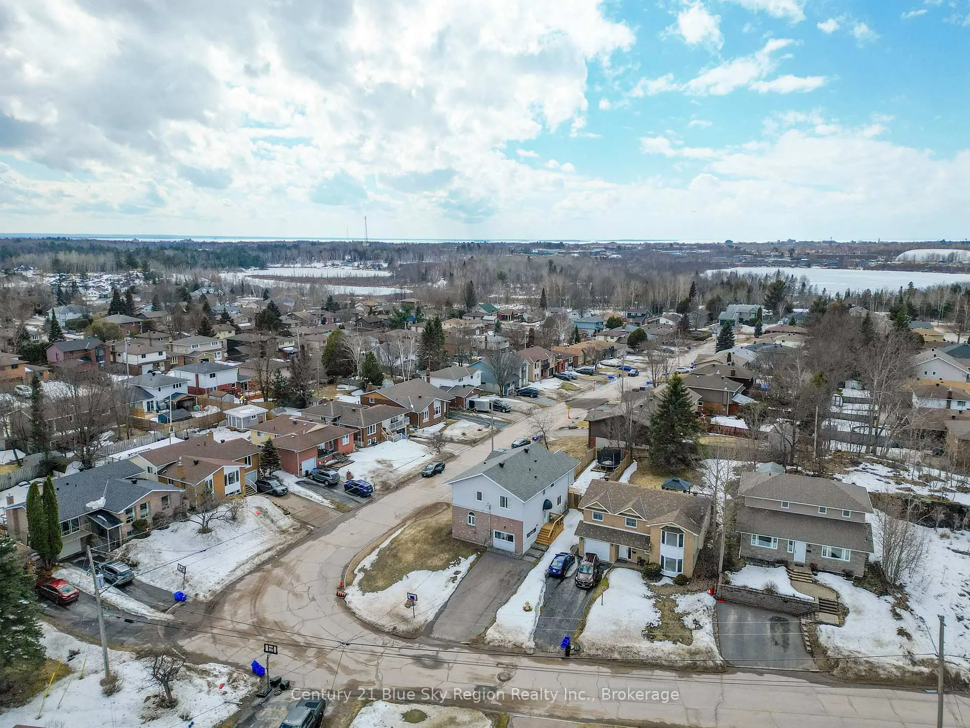 Photo 42 of 85 Shallot Crescent, North Bay, Birchaven — HOMEH