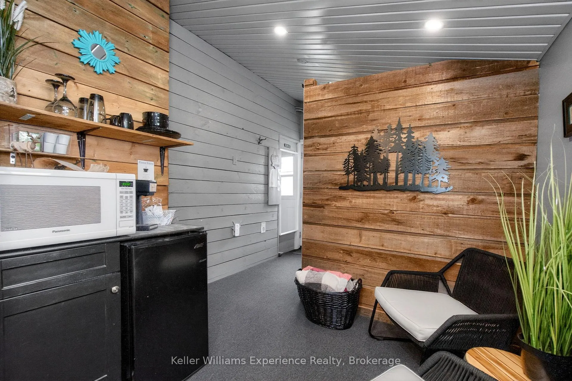 Photo 29 of 556 Johnson Street, Midland — HOMEH