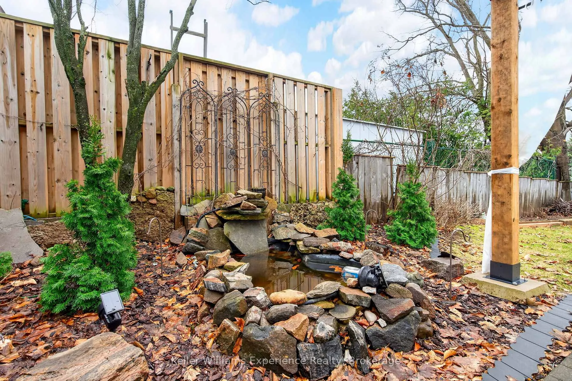 Photo 35 of 556 Johnson Street, Midland — HOMEH