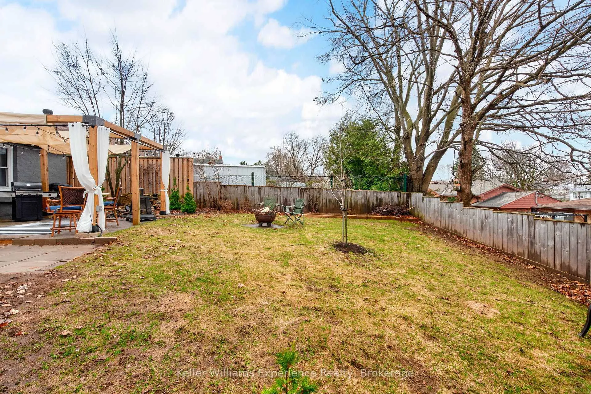 Photo 40 of 556 Johnson Street, Midland — HOMEH