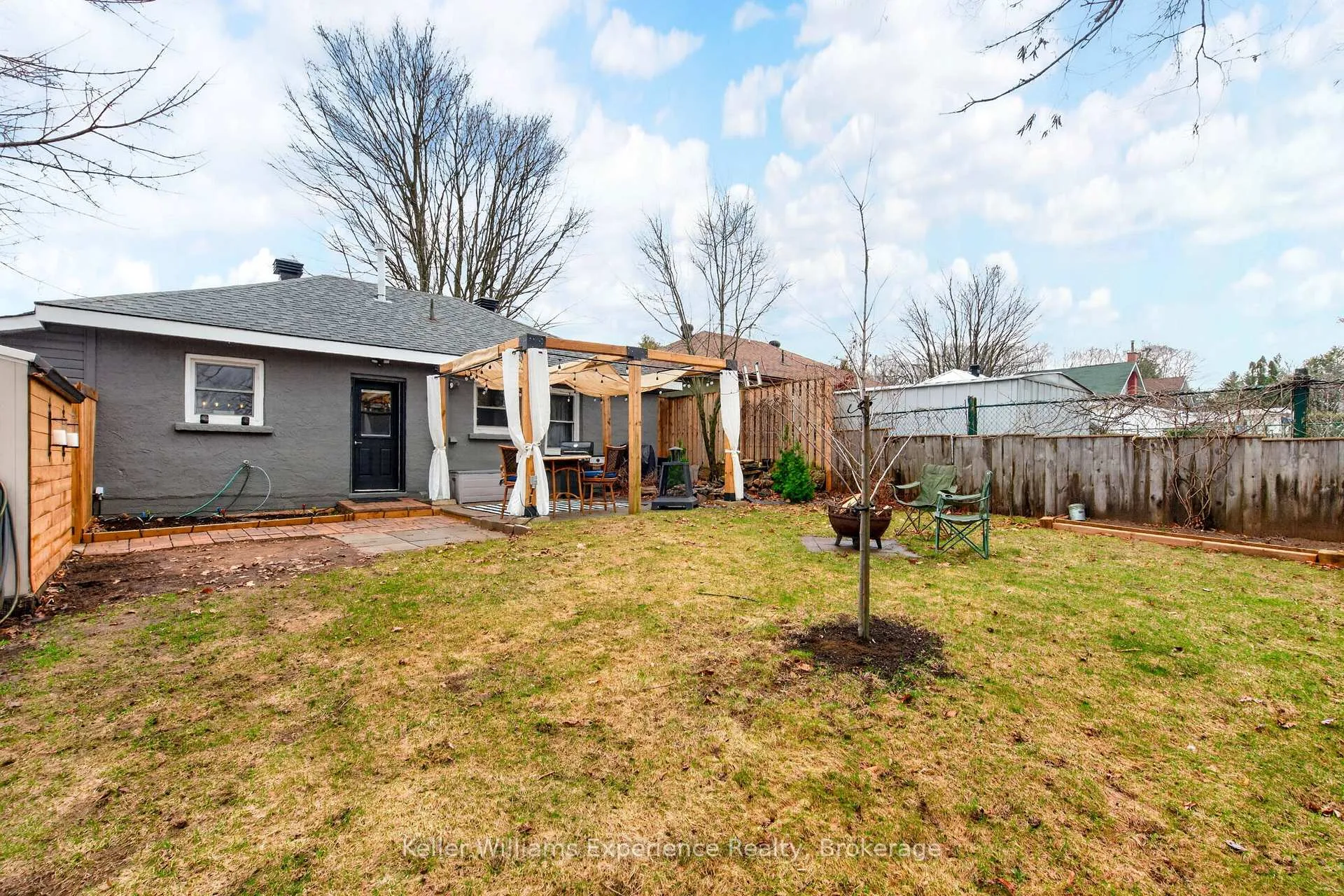 Photo 43 of 556 Johnson Street, Midland — HOMEH