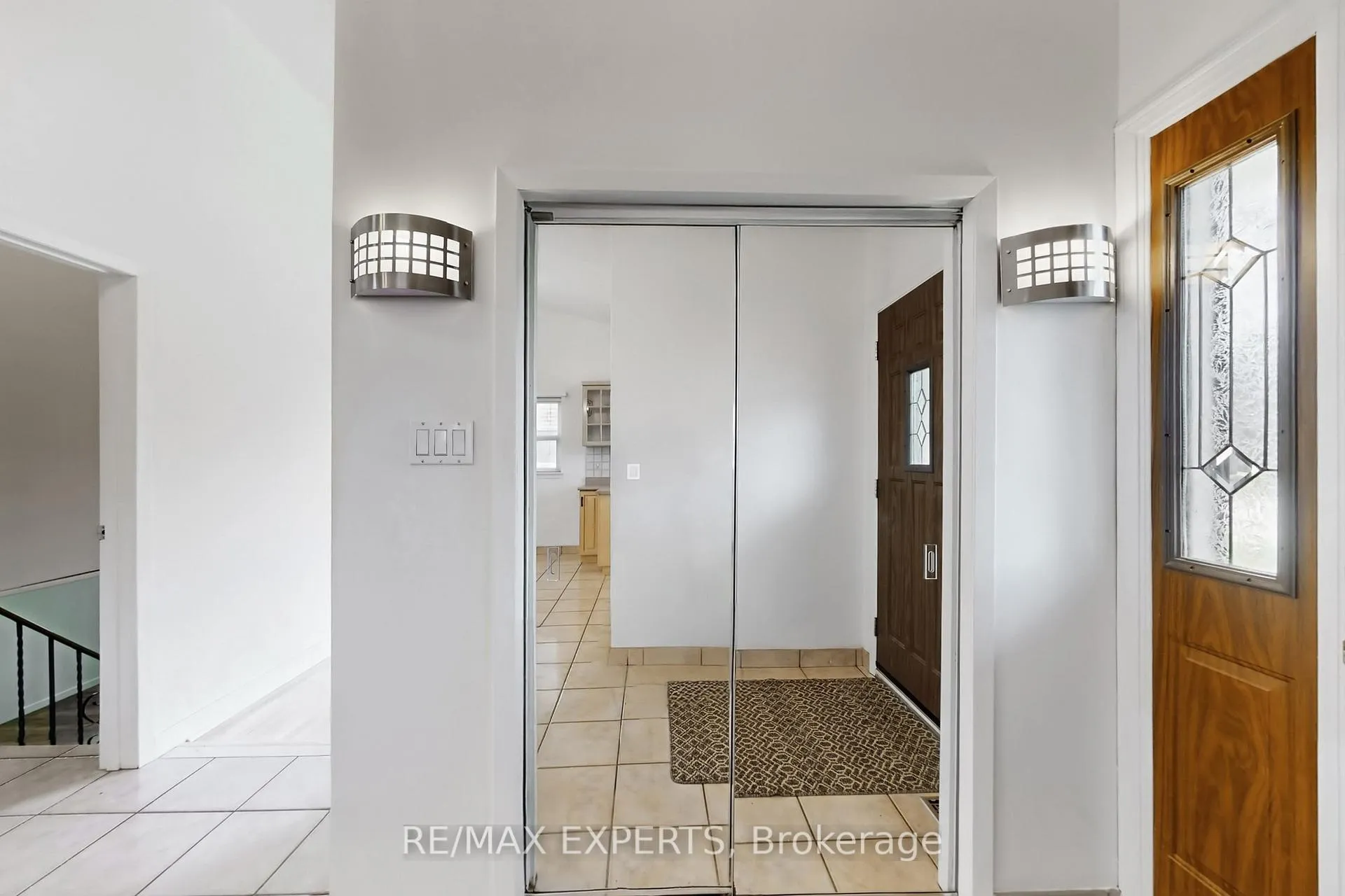 Photo 5 of 50 Goodman Crescent, Vaughan, Maple — HOMEH