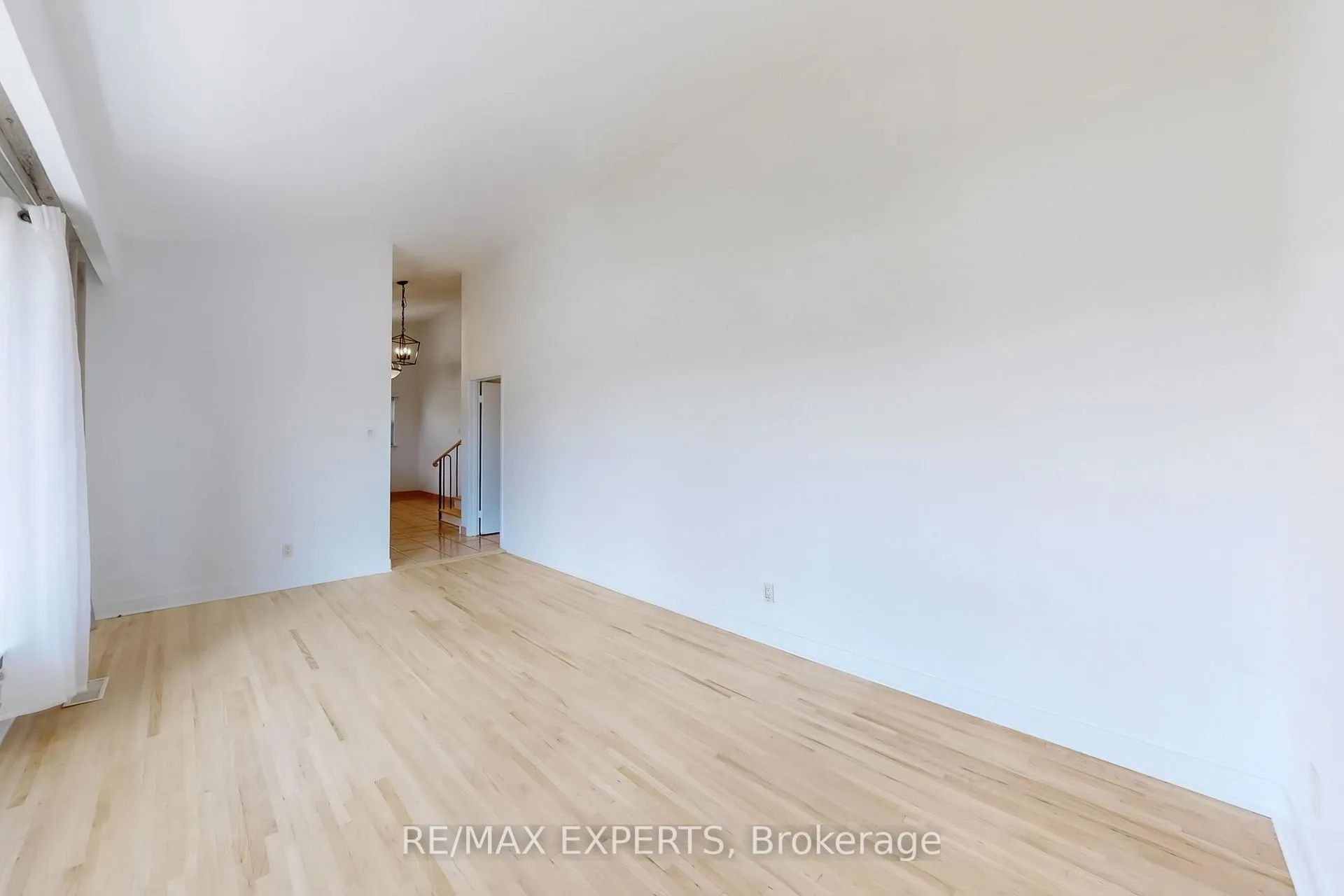 Photo 9 of 50 Goodman Crescent, Vaughan, Maple — HOMEH
