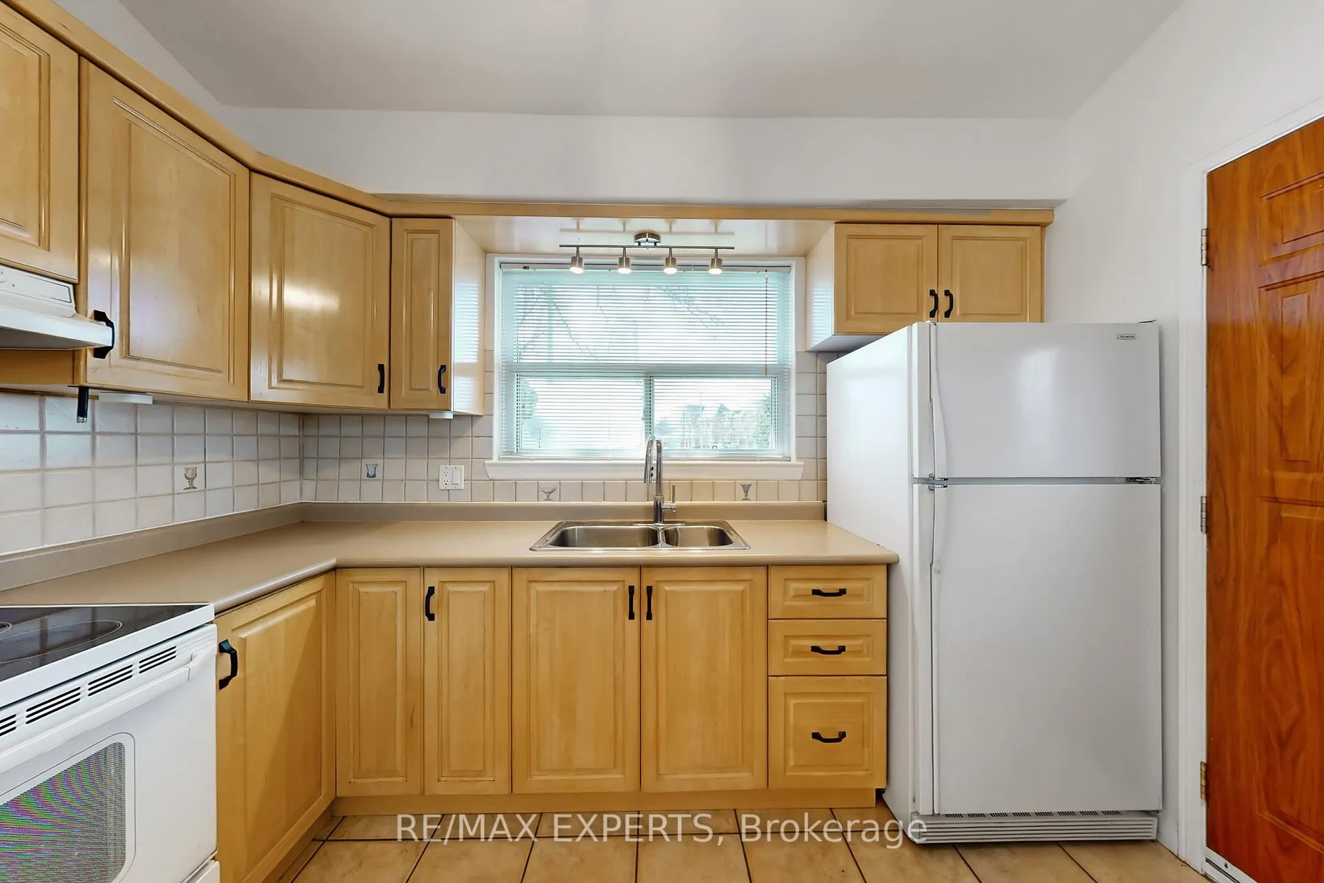 Photo 11 of 50 Goodman Crescent, Vaughan, Maple — HOMEH