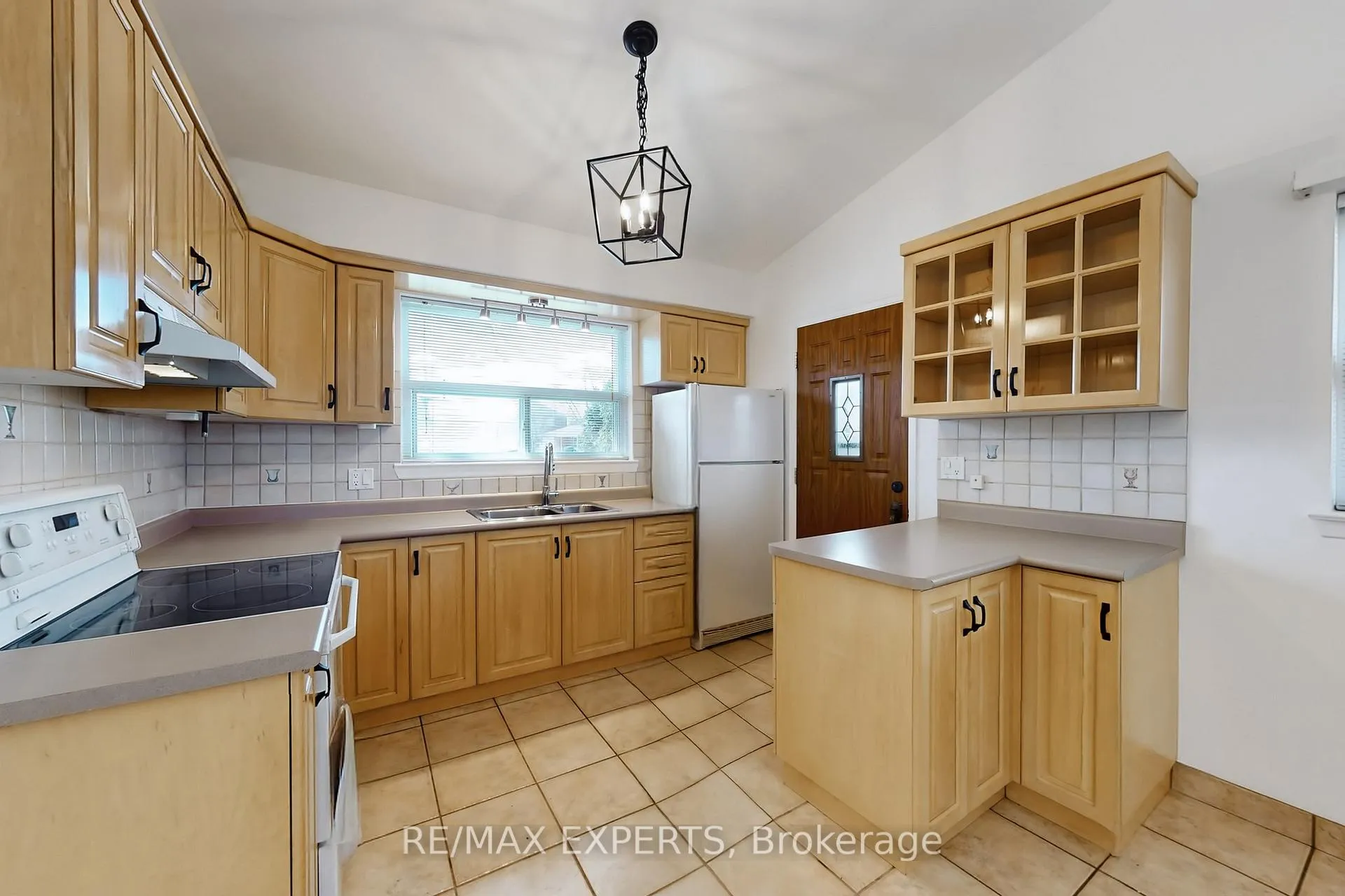 Photo 13 of 50 Goodman Crescent, Vaughan, Maple — HOMEH