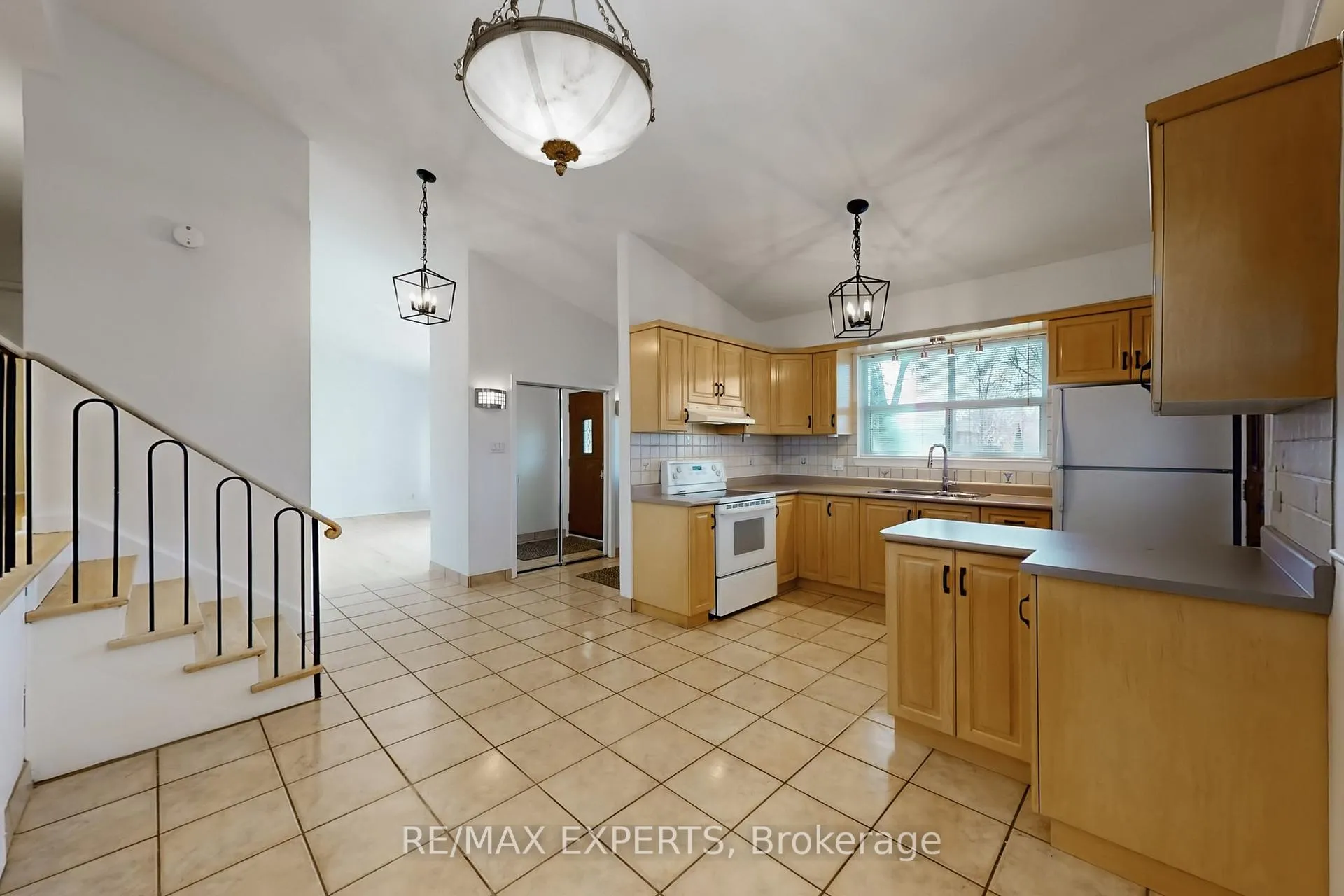 Photo 14 of 50 Goodman Crescent, Vaughan, Maple — HOMEH