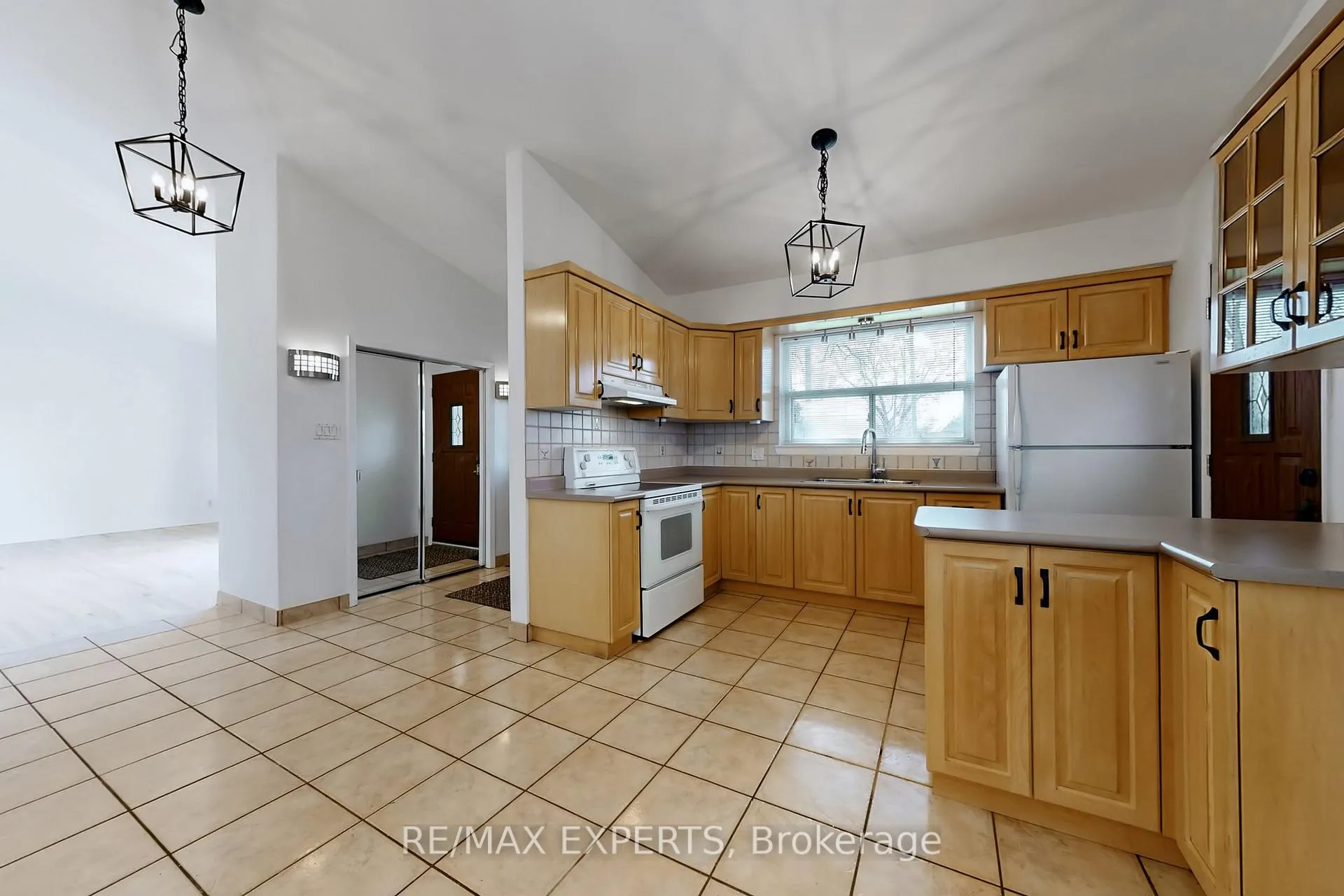 Photo 15 of 50 Goodman Crescent, Vaughan, Maple — HOMEH