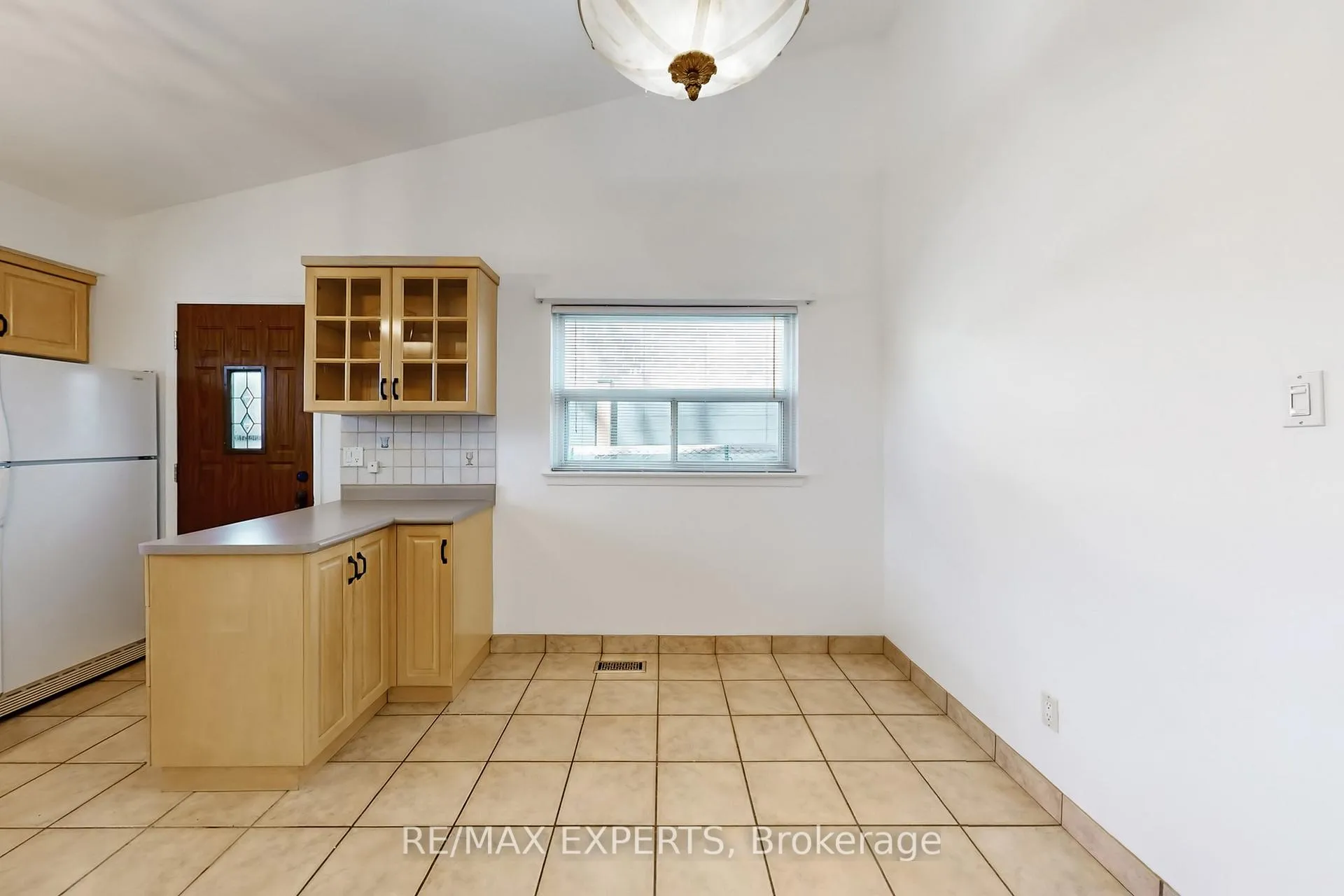 Photo 16 of 50 Goodman Crescent, Vaughan, Maple — HOMEH