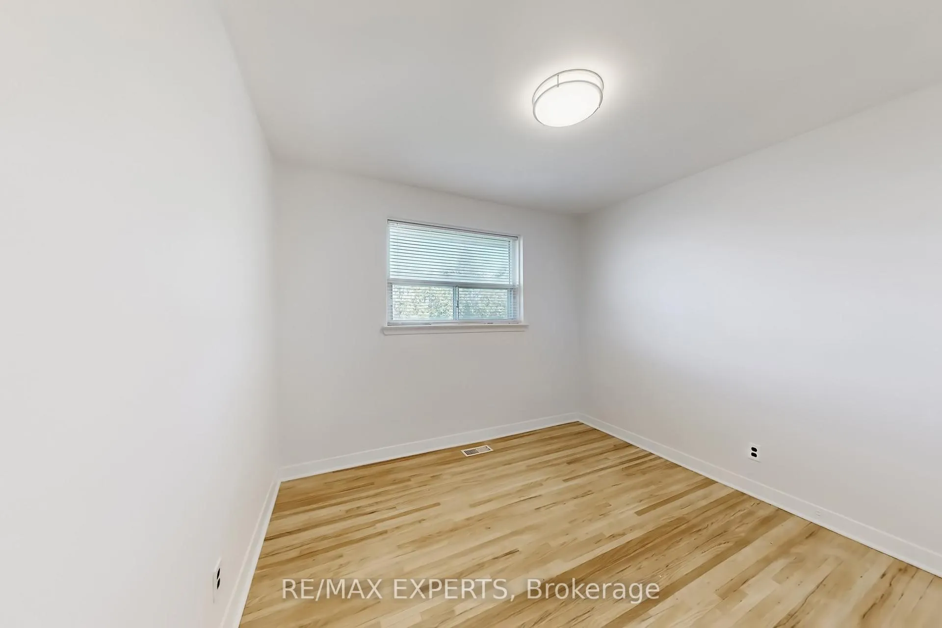 Photo 27 of 50 Goodman Crescent, Vaughan, Maple — HOMEH