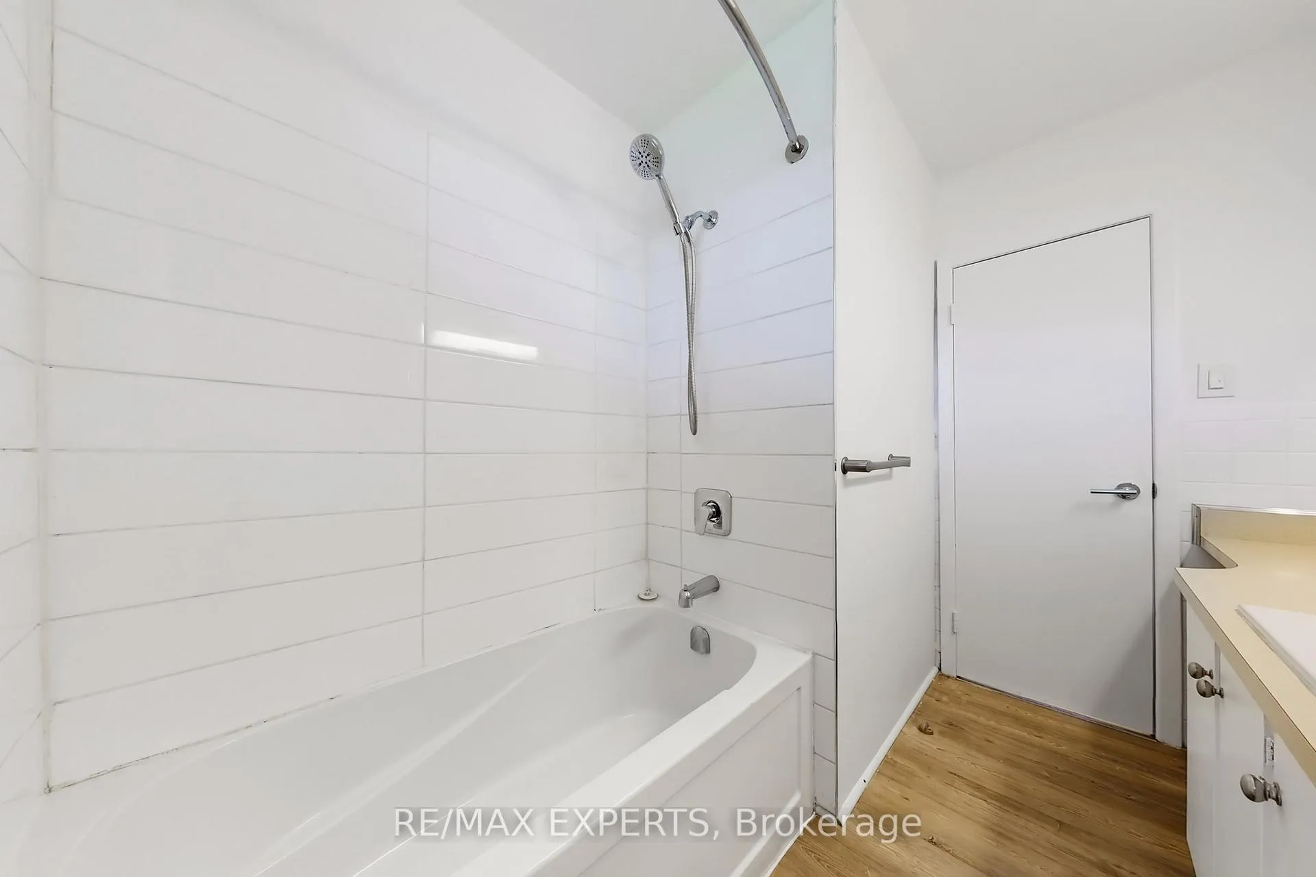 Photo 32 of 50 Goodman Crescent, Vaughan, Maple — HOMEH