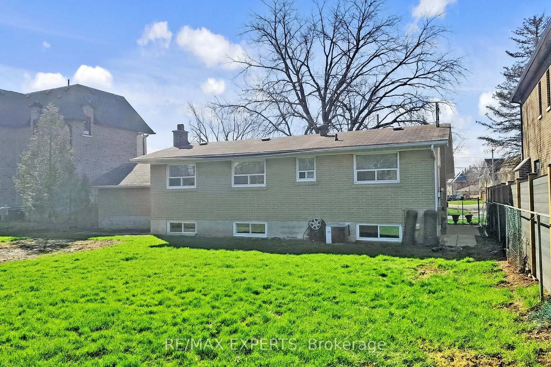 Photo 43 of 50 Goodman Crescent, Vaughan, Maple — HOMEH