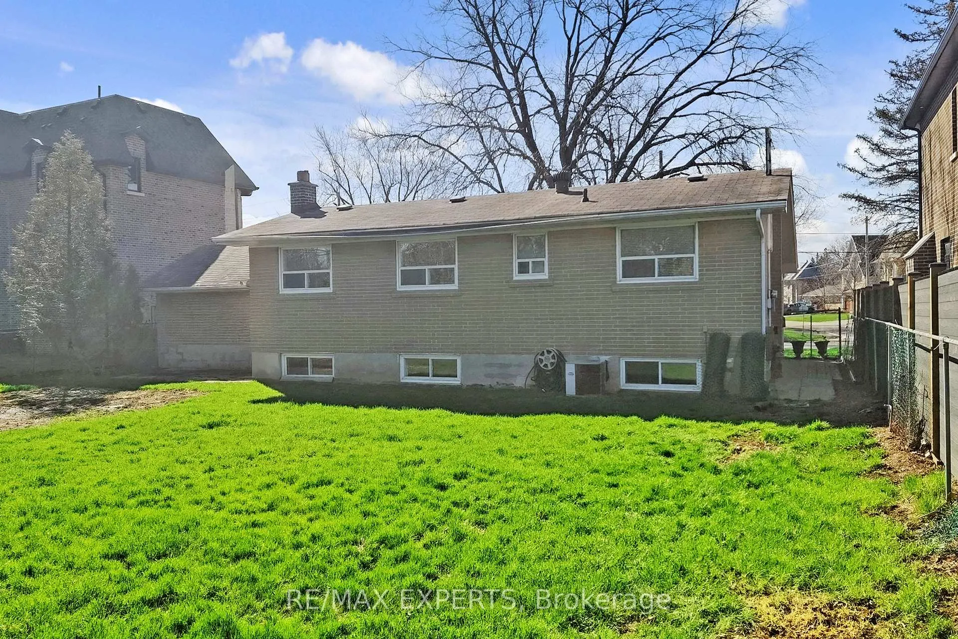 Photo 44 of 50 Goodman Crescent, Vaughan, Maple — HOMEH