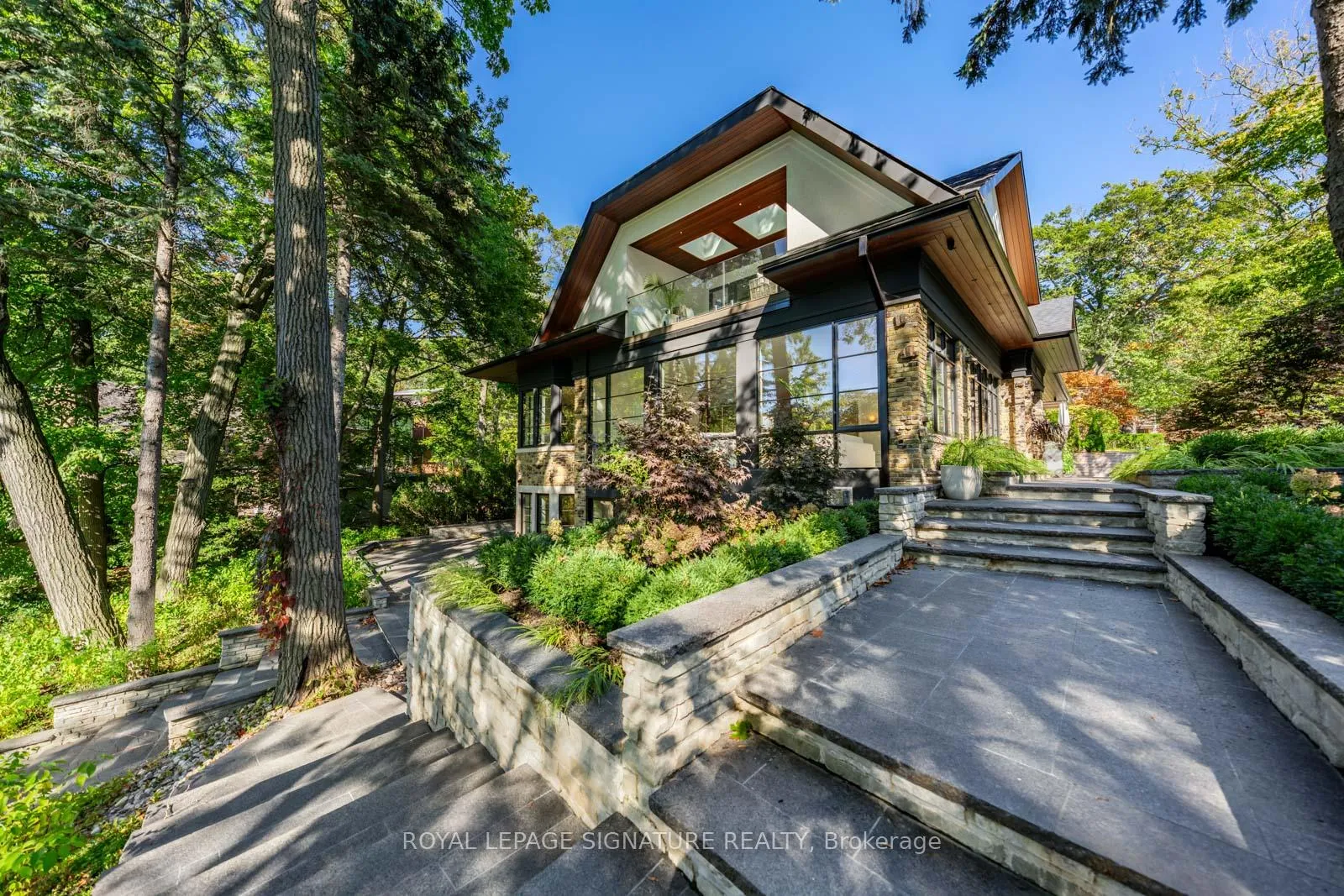 Photo 5 of 8 Crown Park Road, Toronto, The Beaches — HOMEH