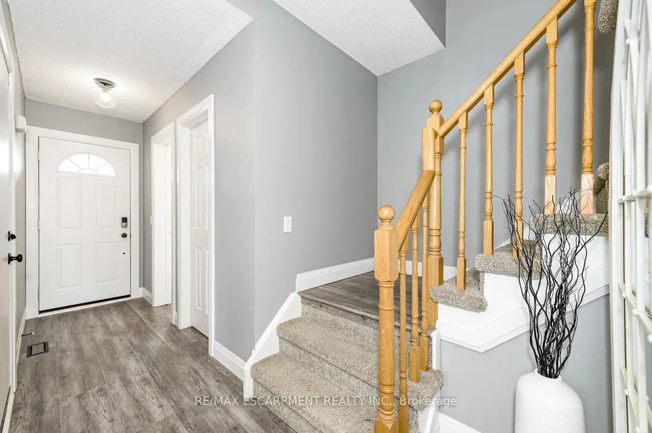 Photo 4 of 255 Hilltop Drive, North Dumfries — HOMEH