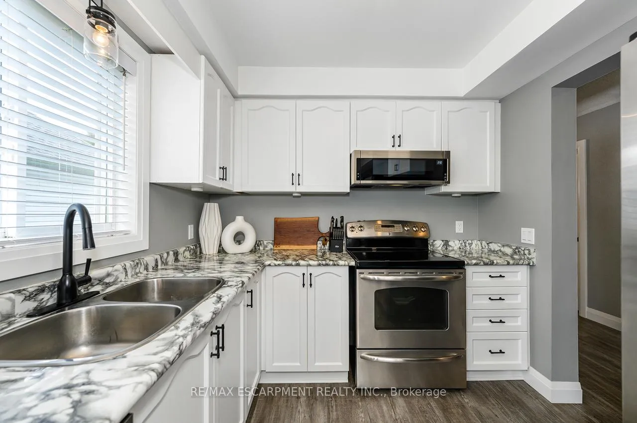 Photo 5 of 255 Hilltop Drive, North Dumfries — HOMEH