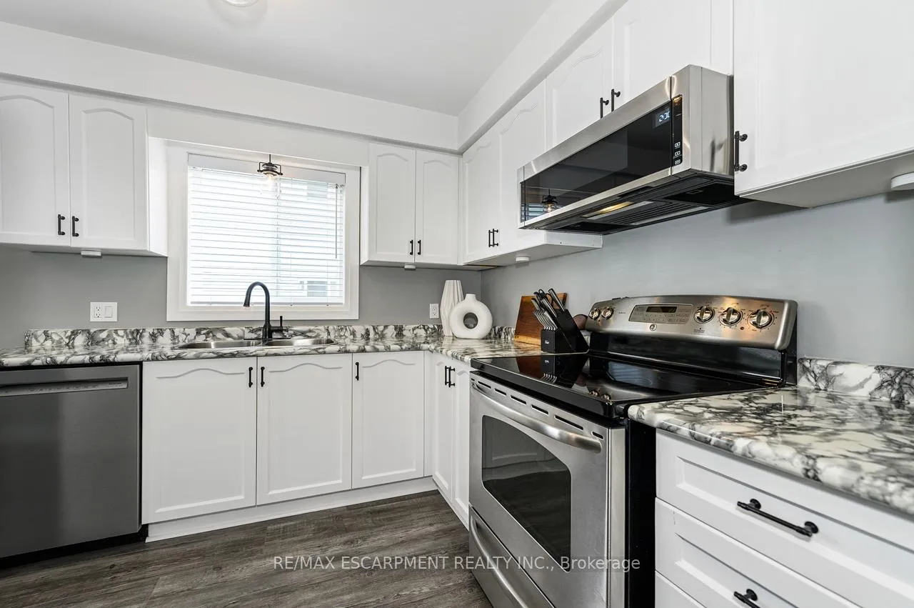 Photo 6 of 255 Hilltop Drive, North Dumfries — HOMEH