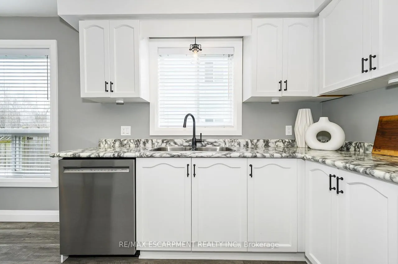 Photo 8 of 255 Hilltop Drive, North Dumfries — HOMEH