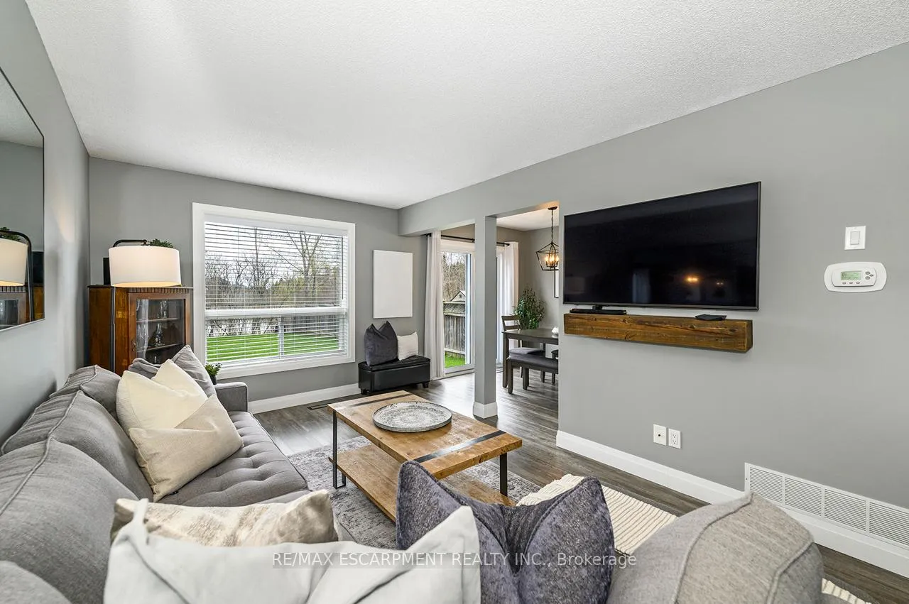 Photo 14 of 255 Hilltop Drive, North Dumfries — HOMEH