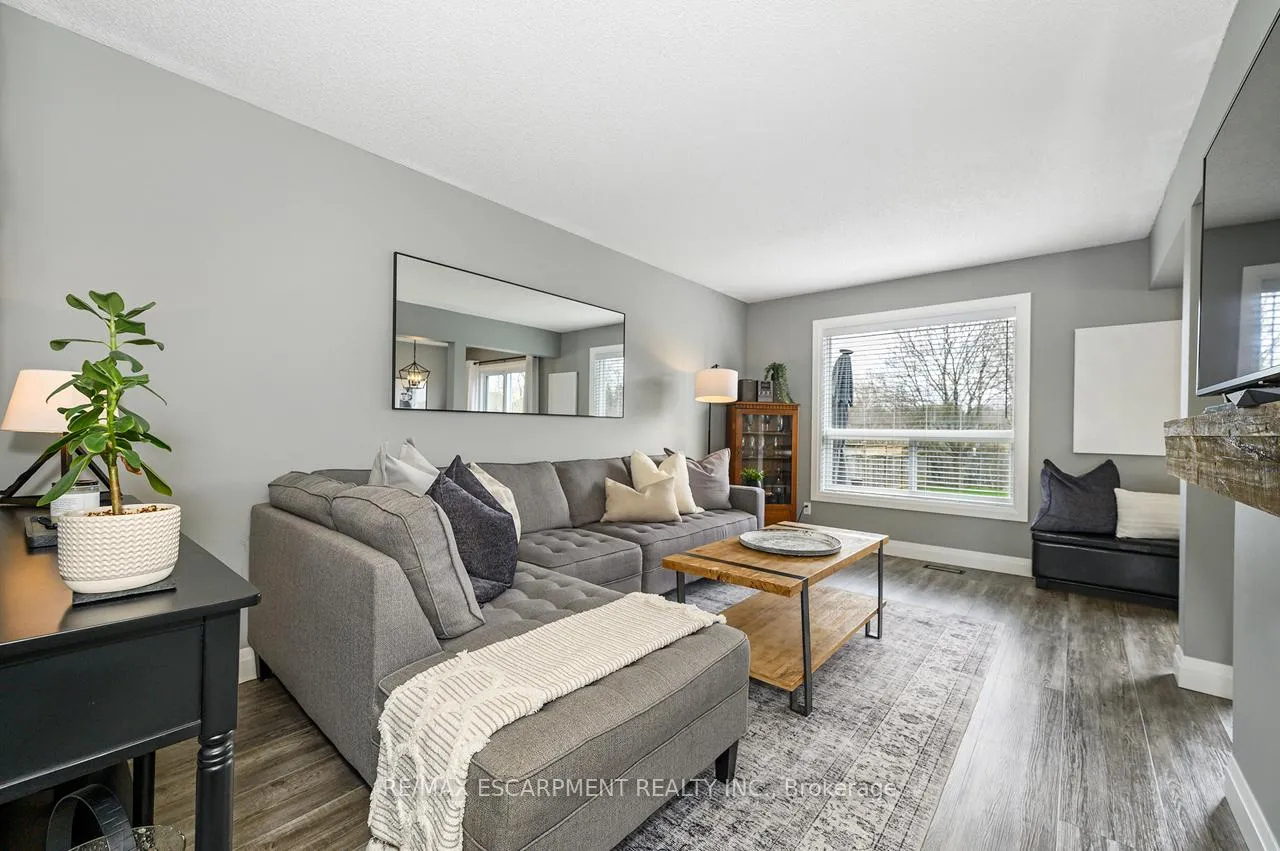 Photo 15 of 255 Hilltop Drive, North Dumfries — HOMEH