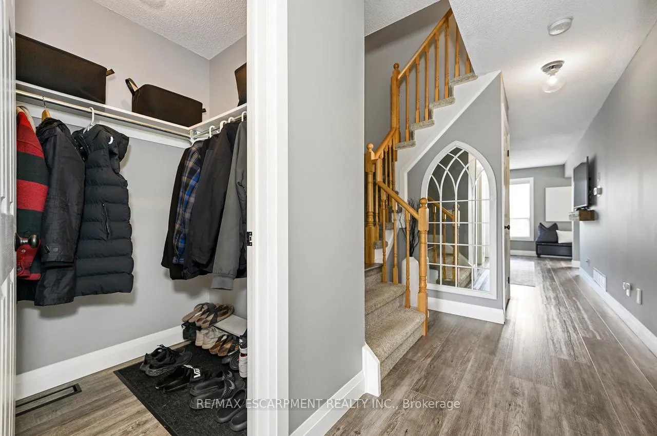 Photo 17 of 255 Hilltop Drive, North Dumfries — HOMEH